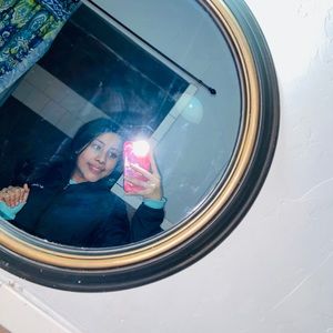 Meet your Posher, Crystal